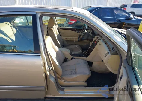 1997 Mercedes-Benz E 320 из США, поврежденный, VIN WDBJF55F9VJ026979